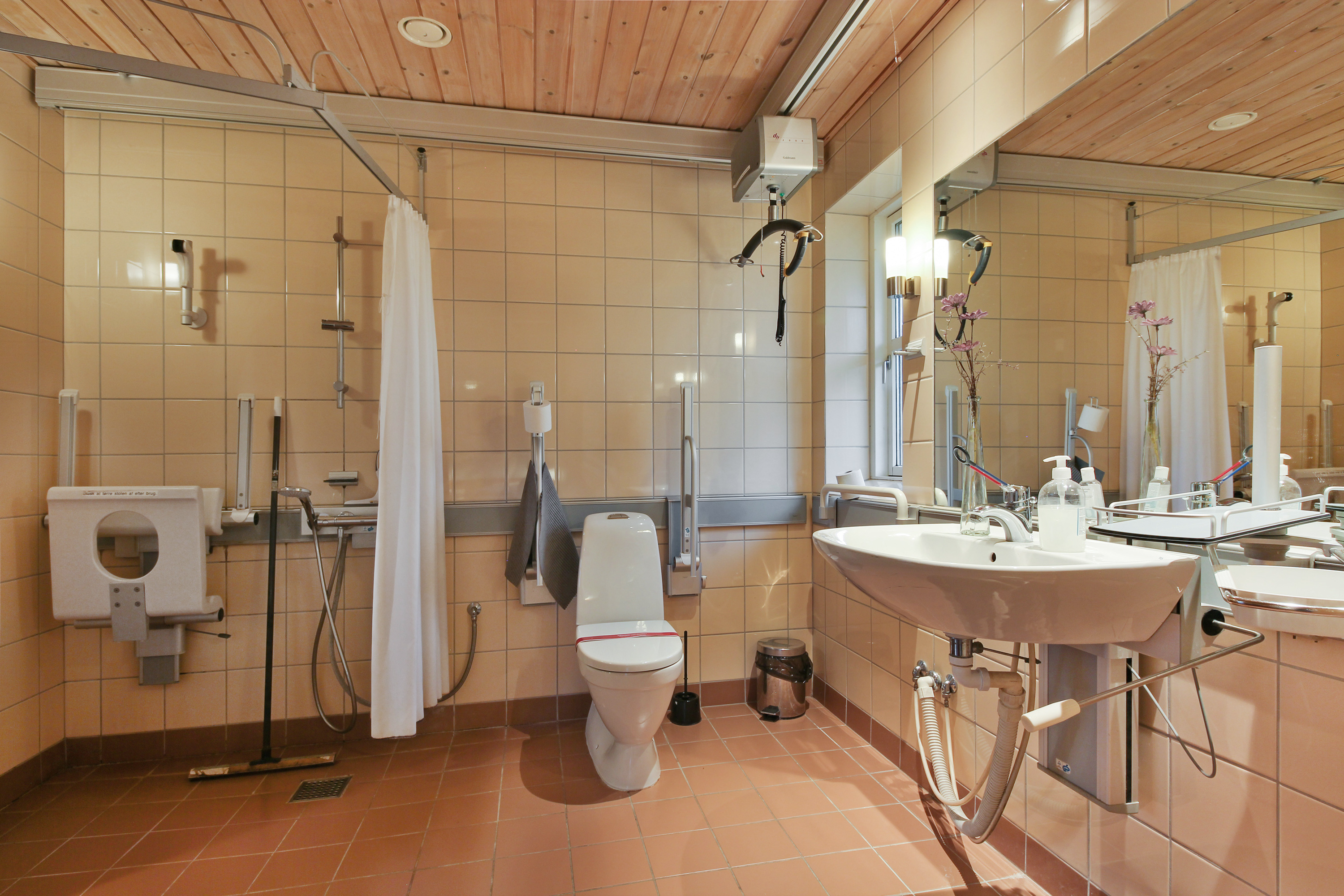 Badevaerelset i sommerhuset i Allinge.