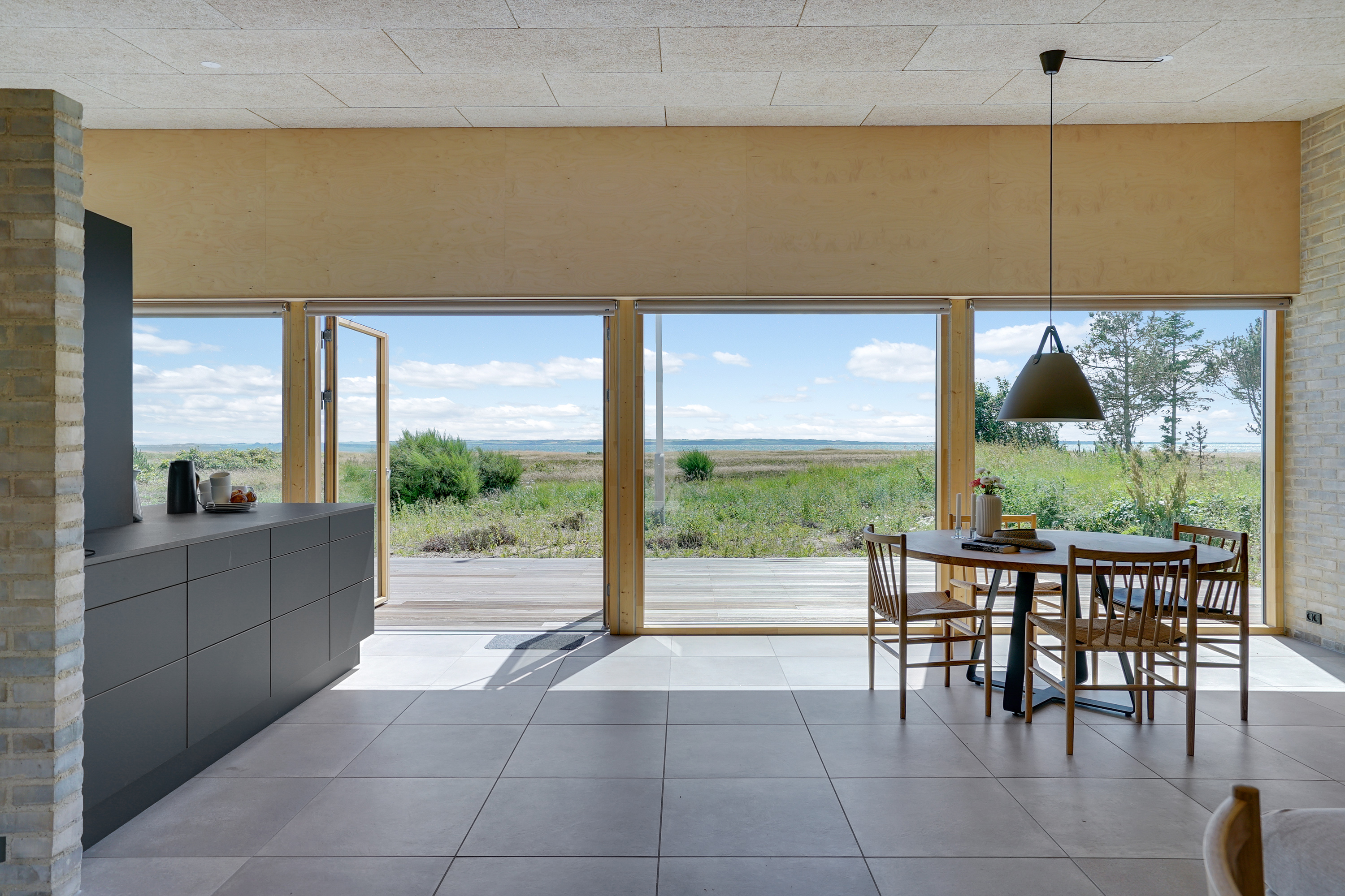 Spisestuen i sommerhuset i Thy.