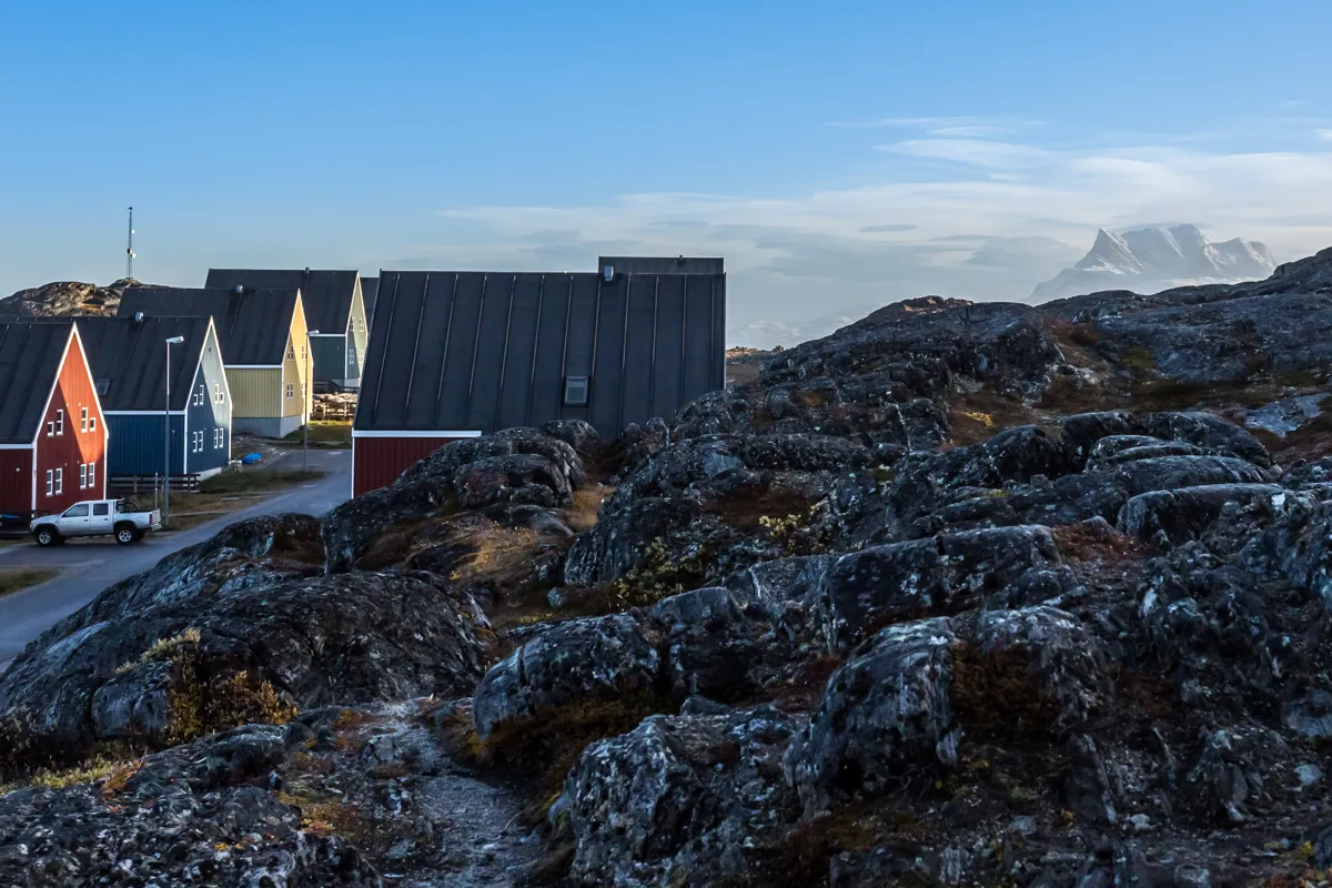 Klipper og farvede huse i Groenland